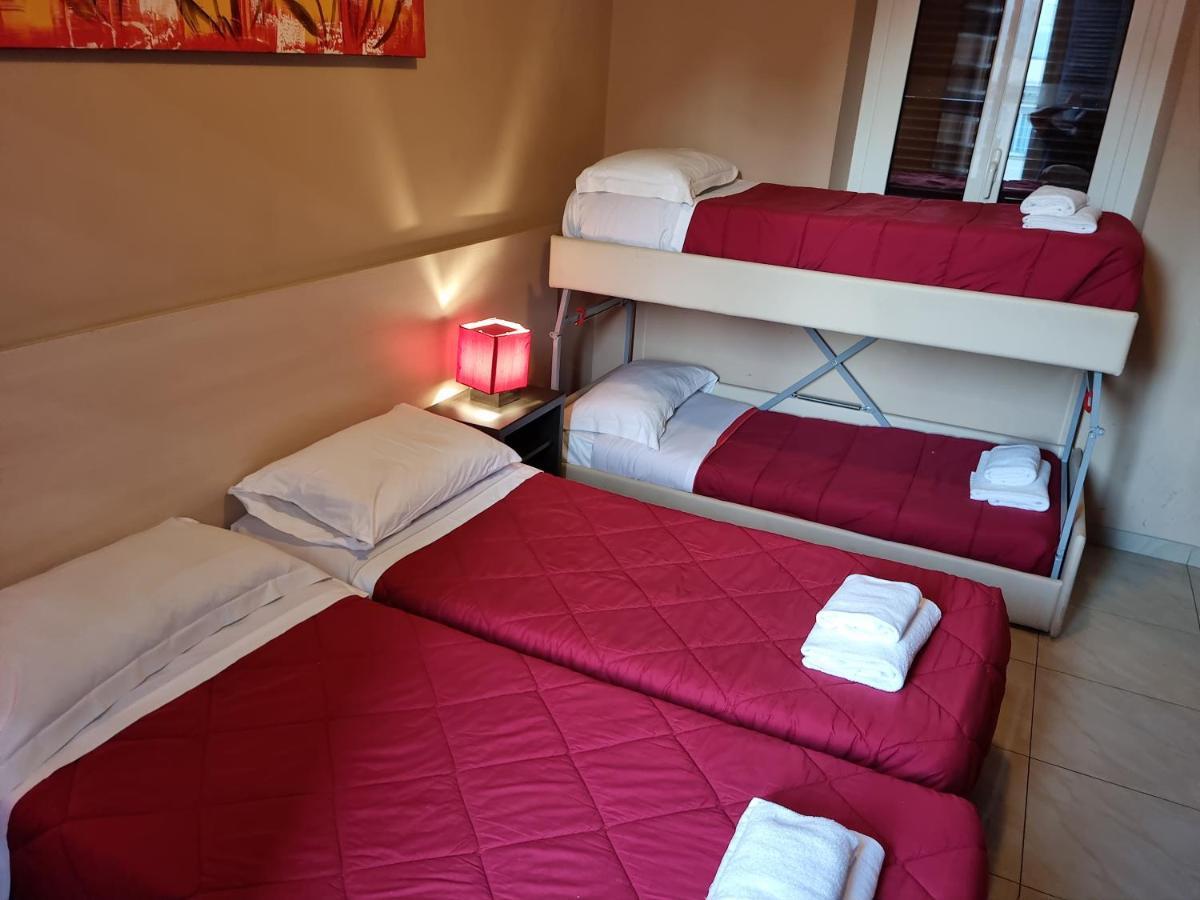 Hostel Mosaic Рим Екстериор снимка