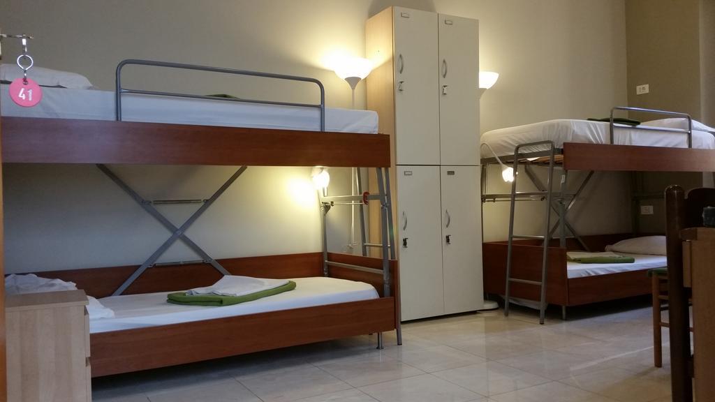 Hostel Mosaic Рим Екстериор снимка