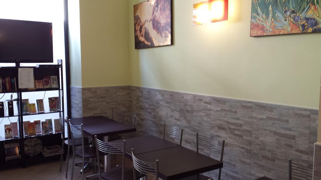 Hostel Mosaic Рим Екстериор снимка